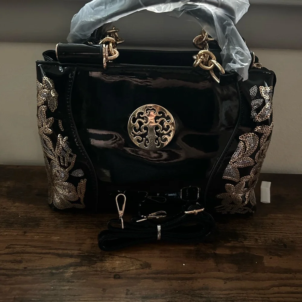 Beautiful NWOT black patent leather handbag with sequin flowers - Picture 11 of 13